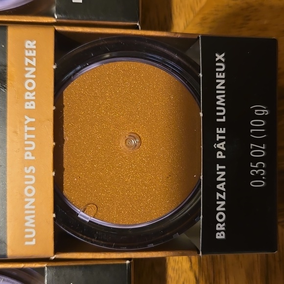 e.l.f. Luminous Putty Bronzer Set of 3 - Picture 2 of 7